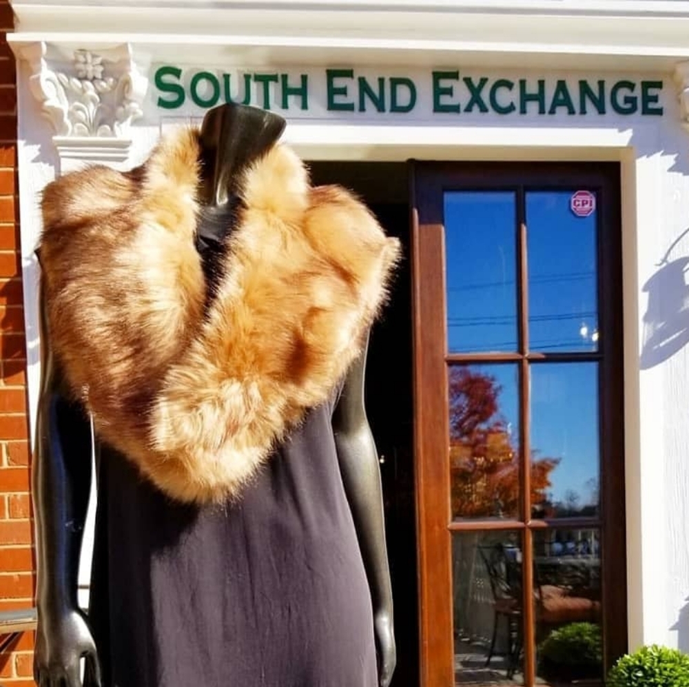 đ¤Luxurious Cream & Brown faux fur scarfđ¤ - Picture 16 of 16